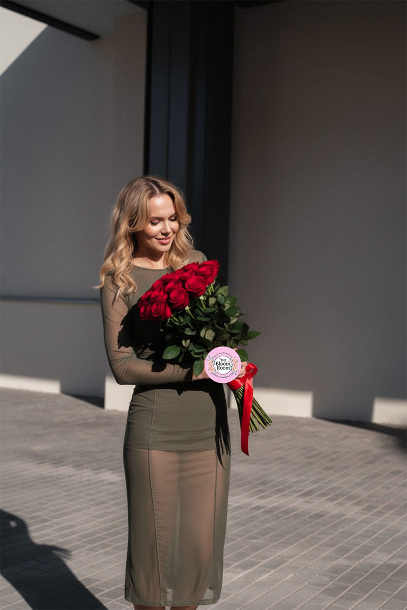 Buchet 15 trandafiri rosii premium Bucuresti - The Bloom Room - livrare rapida 2h