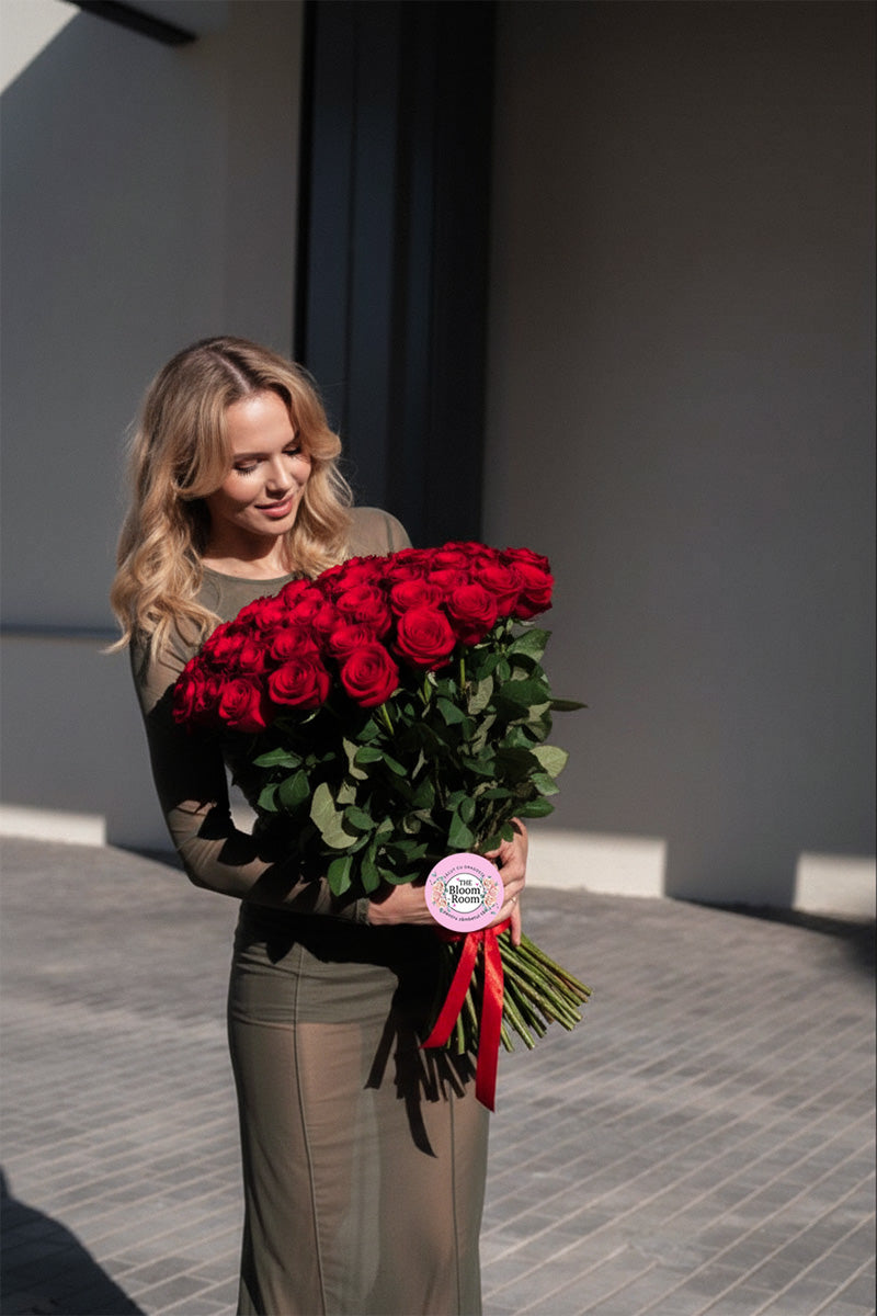 Buchet 51 trandafiri rosii XXL iubire neconditionata Bucuresti - The Bloom Room cadou romantic