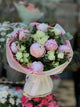 Ramo de Peonías y Rosas con Gypsophila