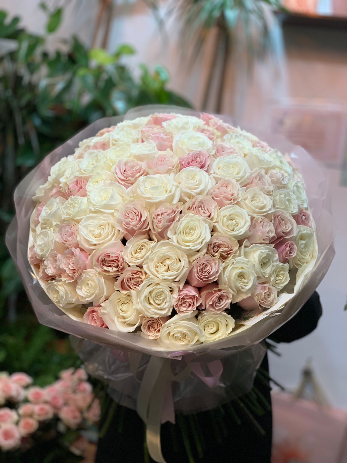 Buchet 101 Trandafiri Albi  Roz Bucuresti