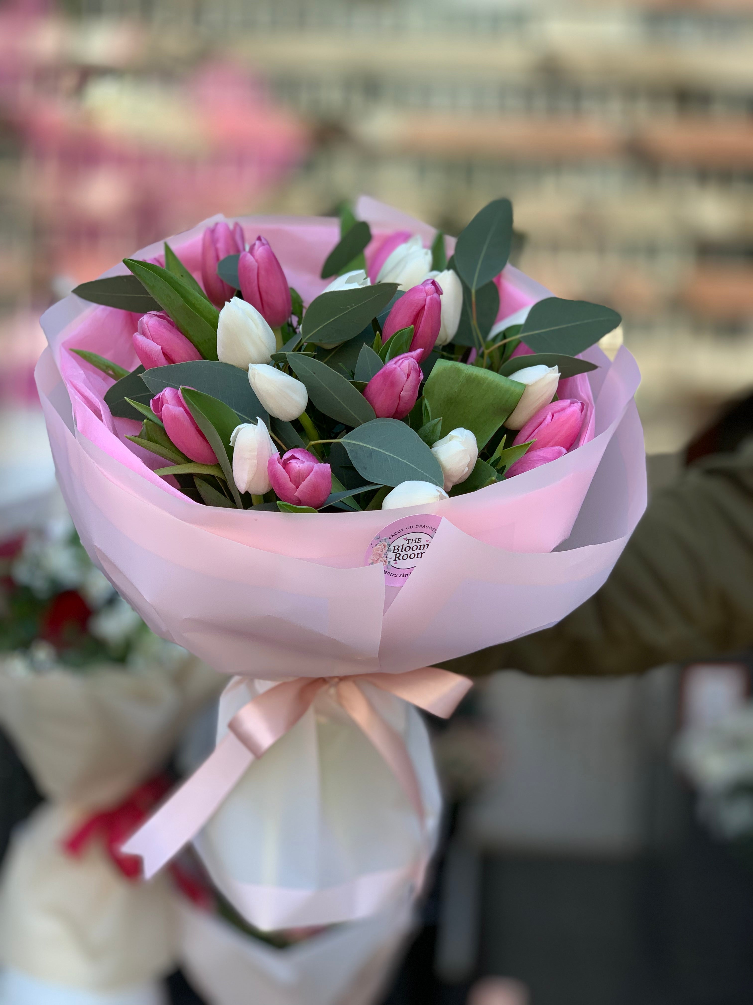 Buchet 21 lalele mix colorate – livrare flori București, The Bloom Room