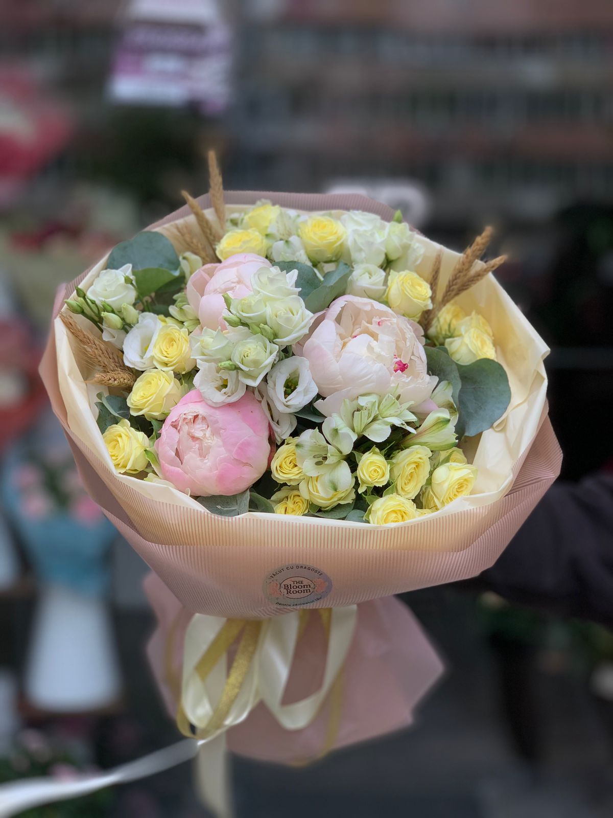 Buchet Bujori Roz Trandafiri Galbeni Eustoma Grau Bucuresti