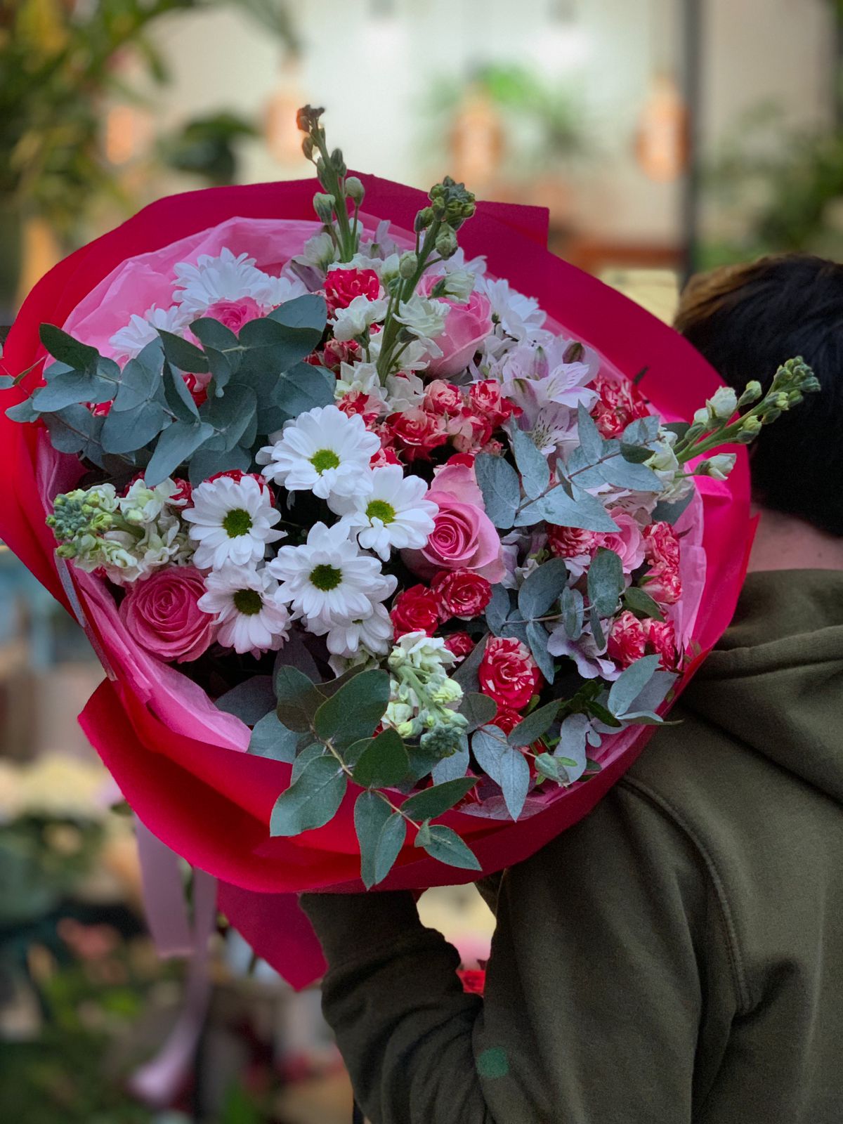 Buchet Colorat cu Crizanteme și Trandafiri