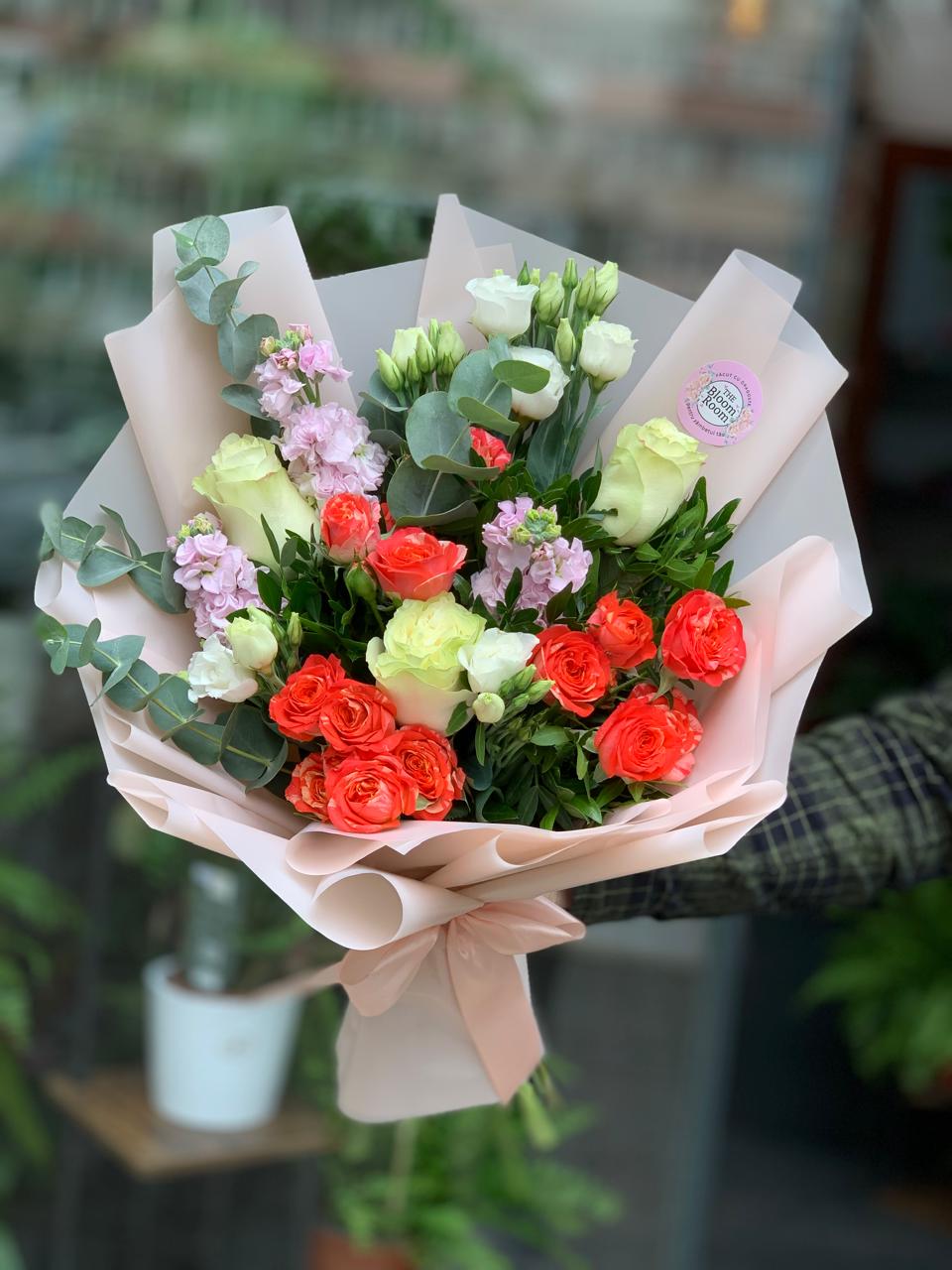 Buchet Delicat Mixt cu Trandafiri Tros si Eustoma