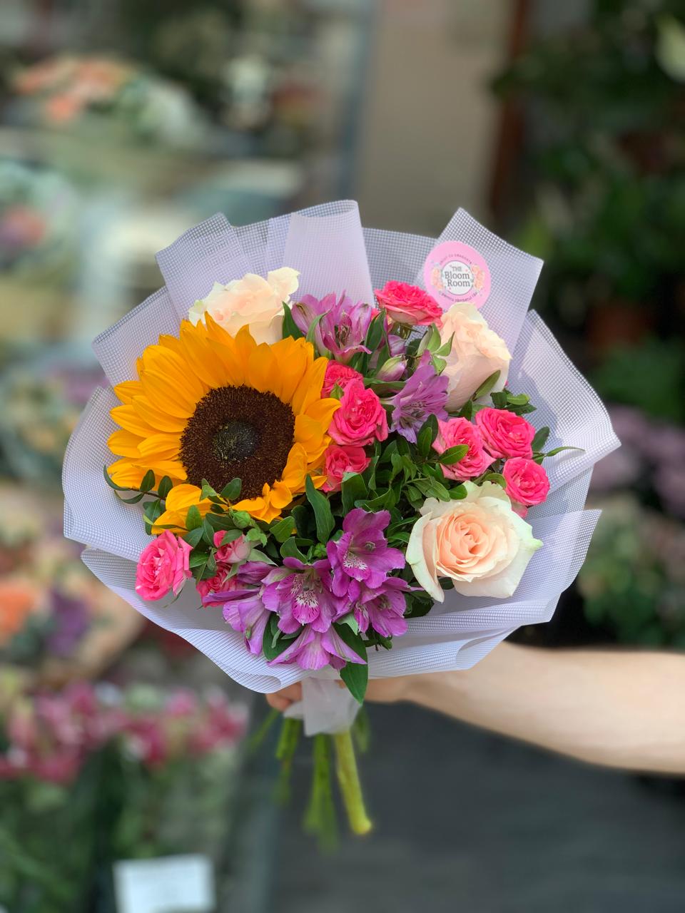 Buchet Floarea Soarelui cu Trandafiri Roz București