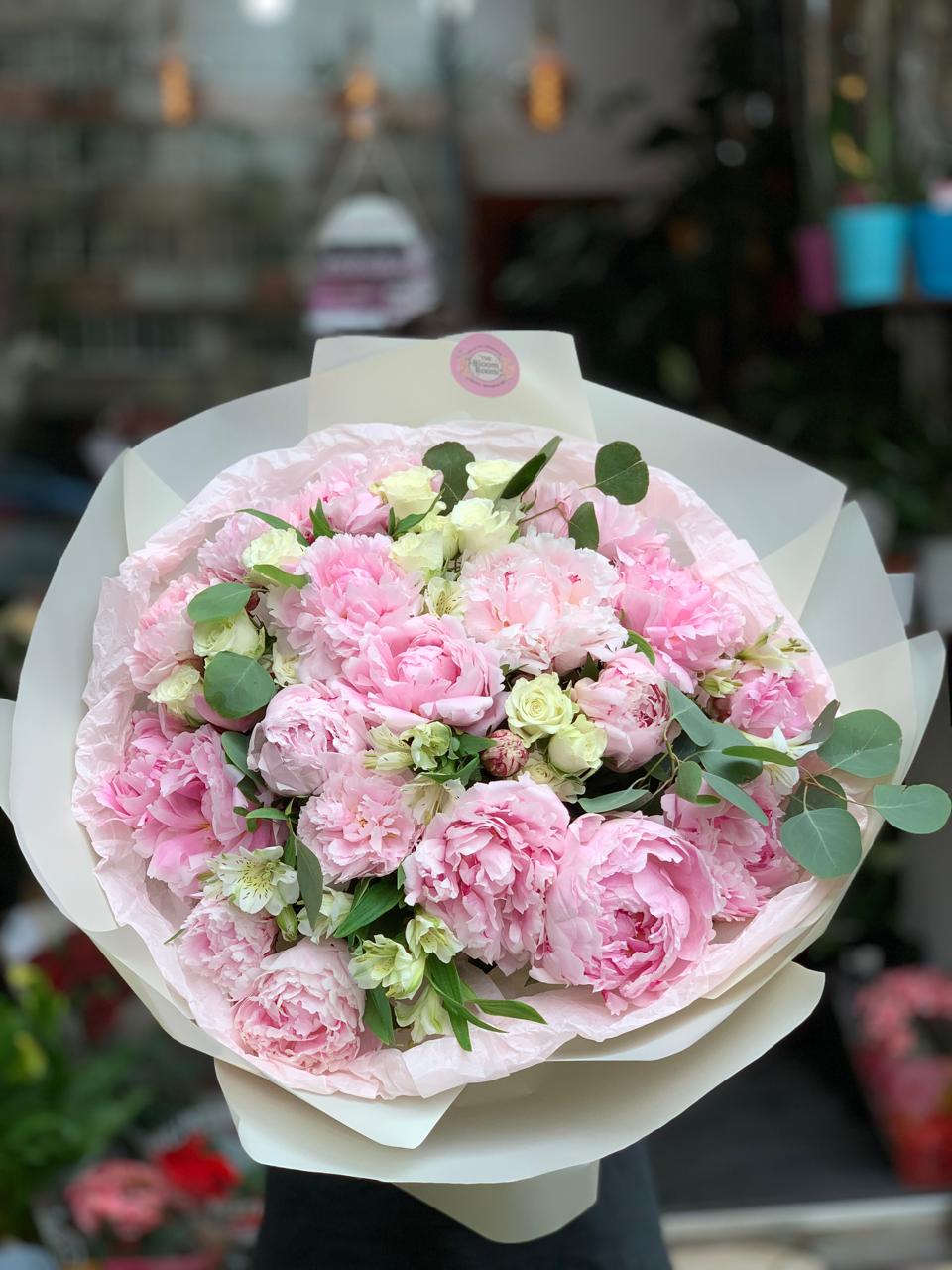 Buchet Lux 21 Bujori Roz Premium Trandafiri Spray Crem