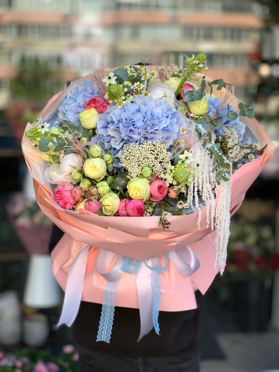 Buchet Mare cu Trandafiri Bujor și Hortensii Bucuresti The Bloom Room