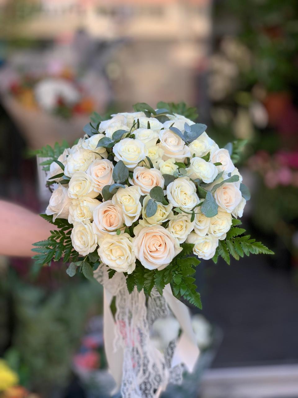 Buchet Mireasă Trandafiri Alb-Crem TheBloomRoom