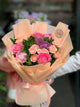 Gemischter Pastellstrauß mit rosa und pfirsichfarbenen Rosen