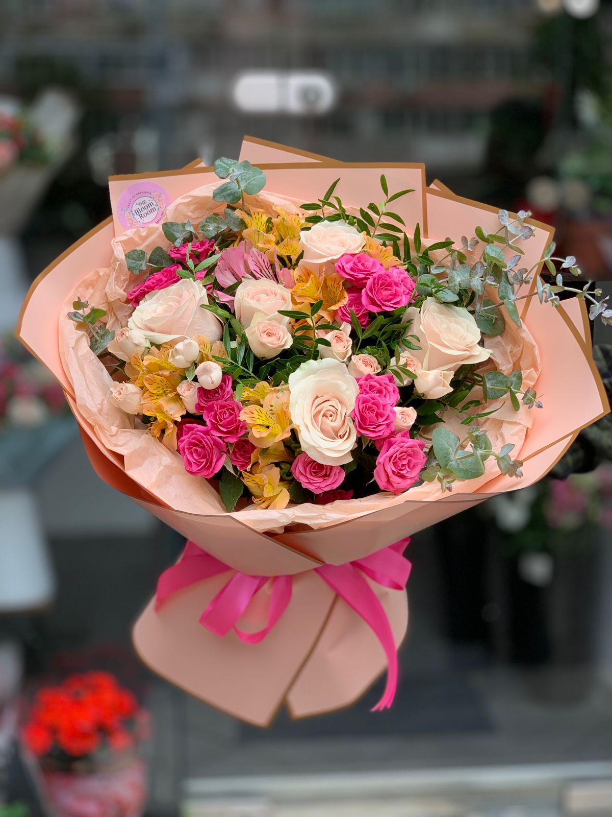 Buchet Mixt Romantic Trandafiri Alstroemeria Eucalipt Bucharest