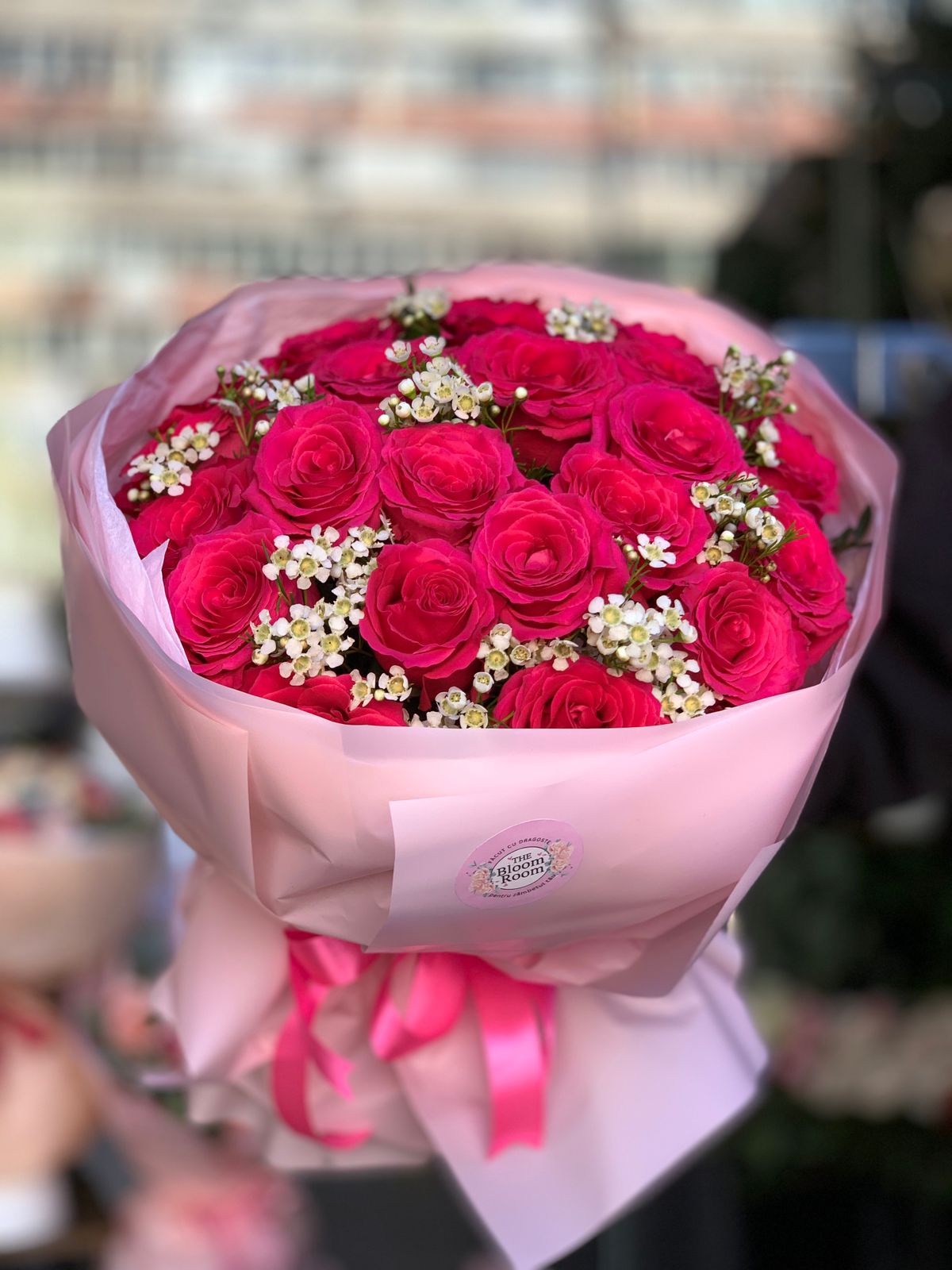 Buchet de 25 Trandafiri Fucsia si Gypsophila Bucuresti