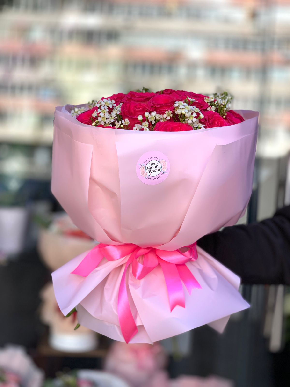 Buchet de 25 Trandafiri si gypsophila