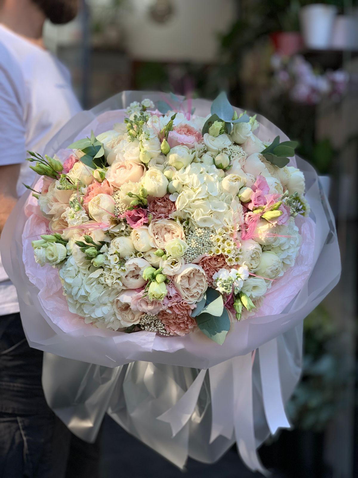 Buchet de Lux cu Eustoma, Trandafiri, Bujori si Hortensii