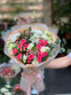 Bouquet con rose rosa, crisantemi bianchi, lisianthus e alstroemerie – Consegna a Bucarest