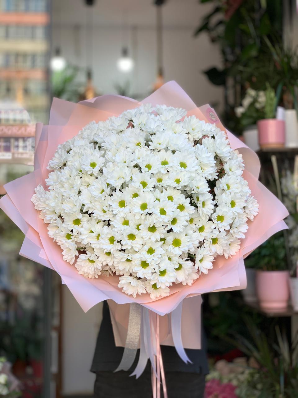 Strauß mit weißen Chrysanthemen – The Bloom Room