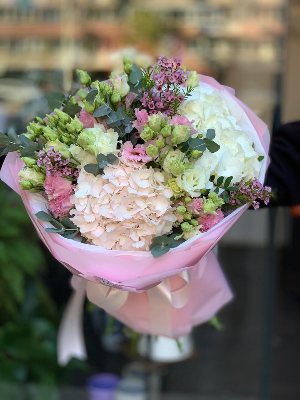 Buchet de hortensii si lisianthus Bucuresti Florarie The Bloom Room