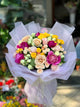 Buchet elegant cu bujori și trandafiri în nuanțe pastelate