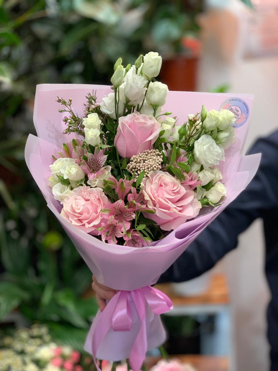 Kleiner Rosa-Weißer Strauß mit Rosen