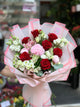 Bouquet avec pivoines roses, roses rouges et eustoma blanc – Livraison à Bucarest