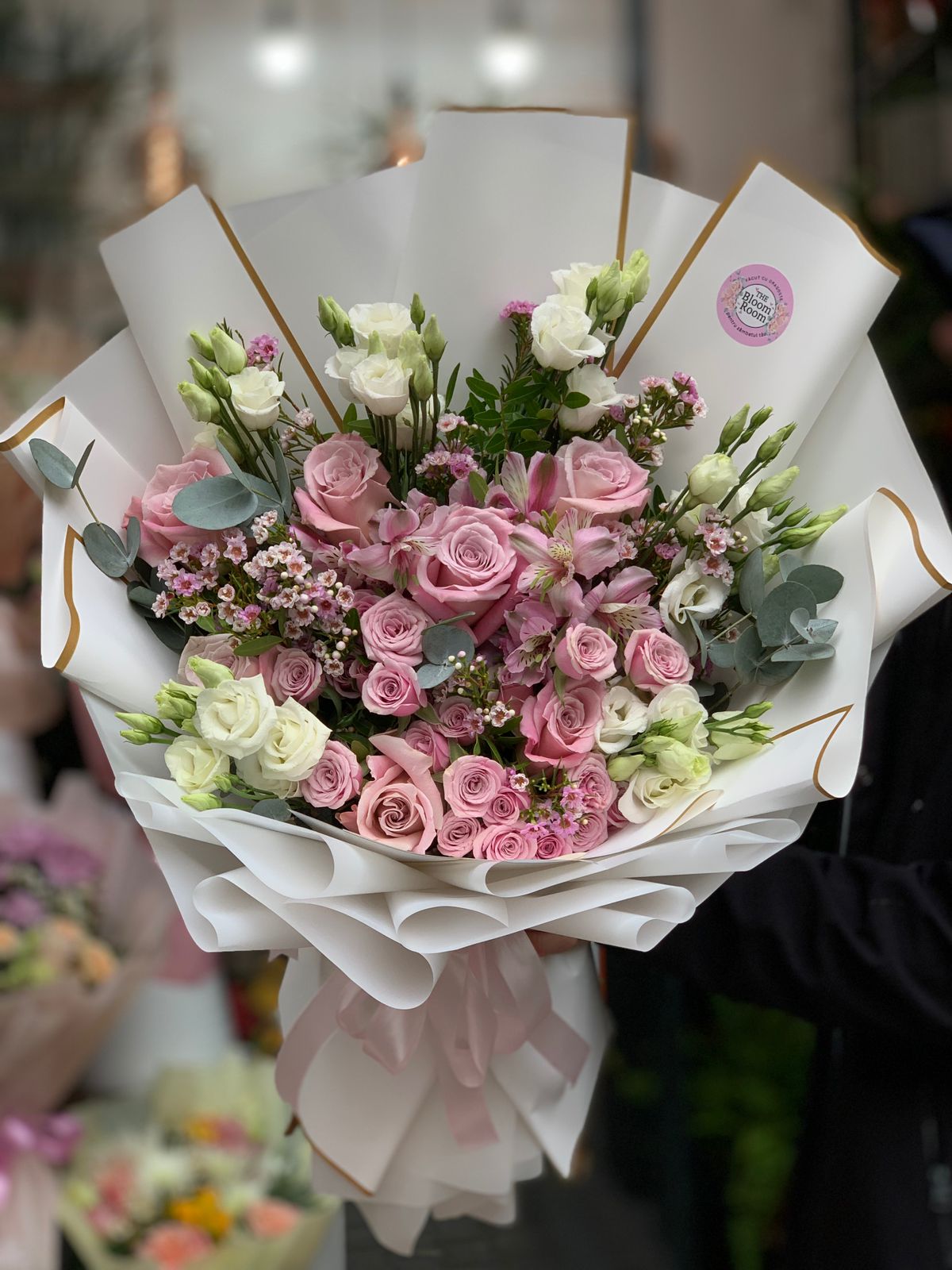 Buchet de Lux Mix Mov cu Trandafiri și Lisianthus