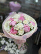 Pastellstrauß mit Pfingstrosen und weißen Blumen
