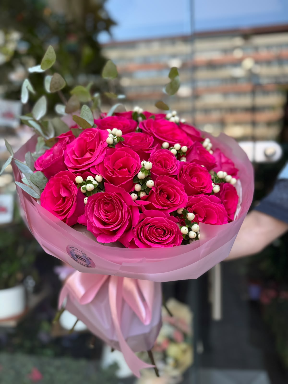 Buchet de 25 Trandafiri Fucsia si VAX