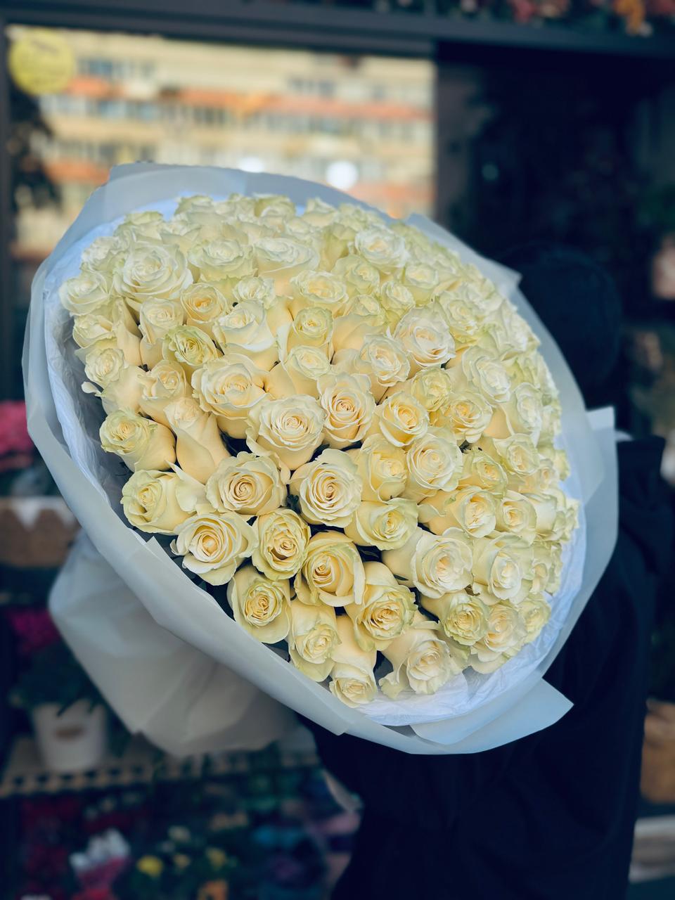 Buchet de 101 trandafiri crem