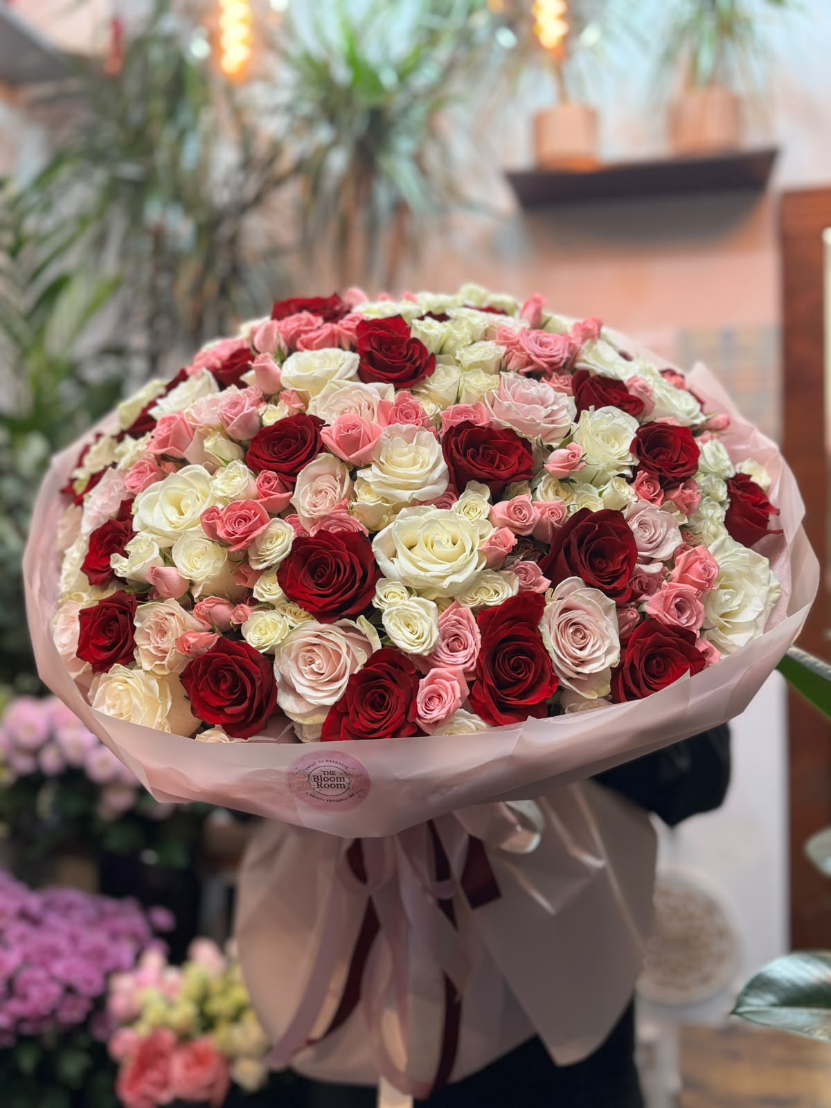 Buchet de 101 trandafiri multicolori