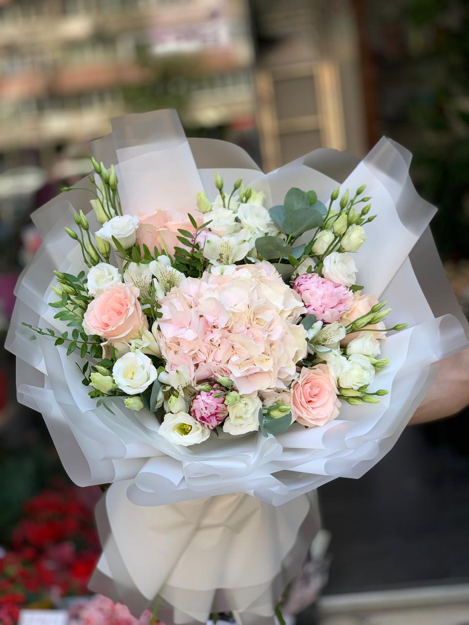 buchet hortensii și trandafiri bucuresti