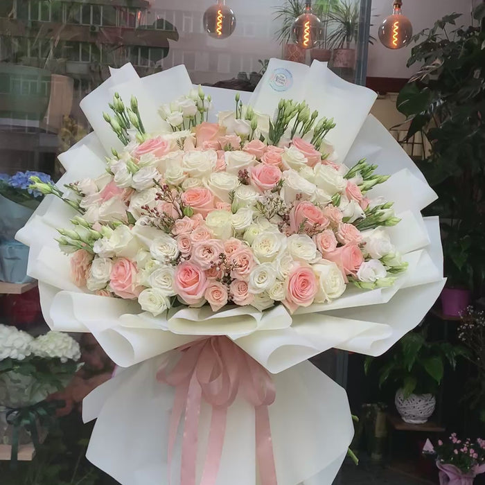 Buchet de Trandafiri albi pastel și Eustoma  The Bloom Room Bucuresti